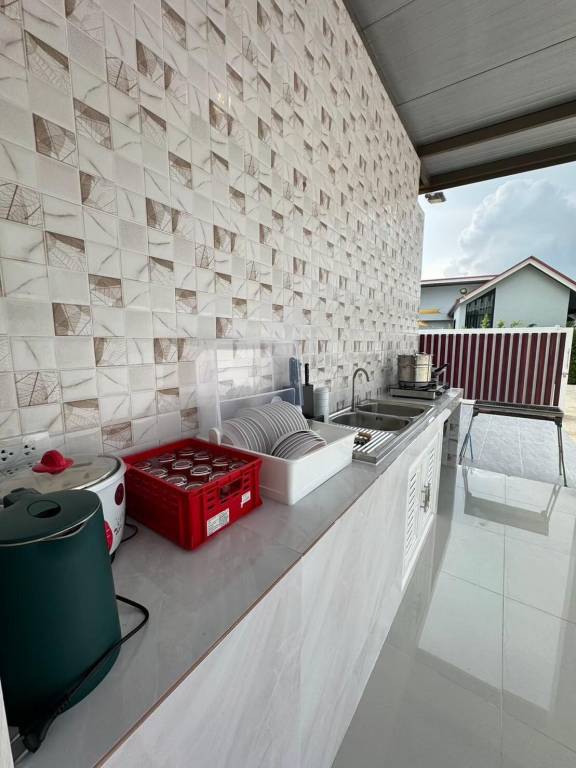 House with BBQ & pool — photo 4
