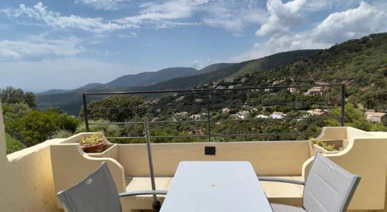 Rental apartment with pool, BBQ & patio — photo 2