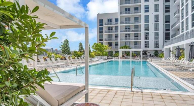 Wonderful holiday apartment with pool | Dogs allowed in Miami, FL