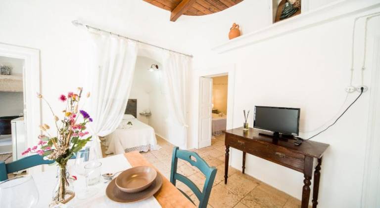 Serviced apartment with pool, terrace & jacuzzi — photo 2