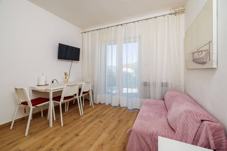Holiday apartment with terrace, garden & barbeque | Garden view — photo 5