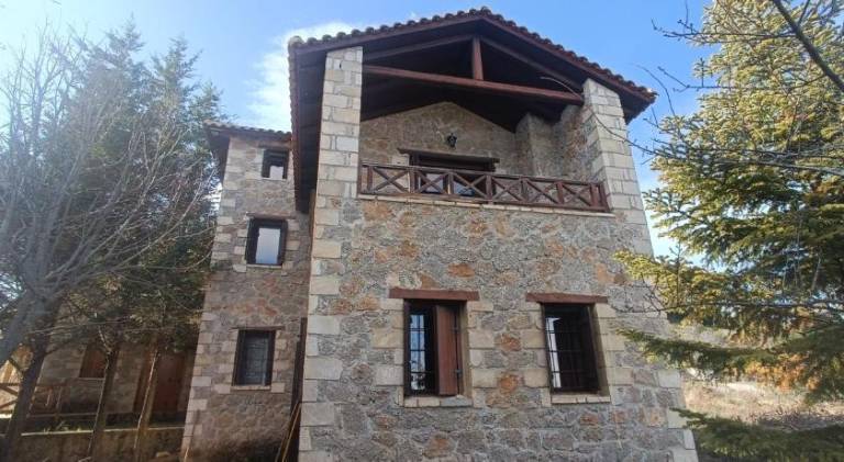 Villa with terrace in Xylokastro-Evrostina