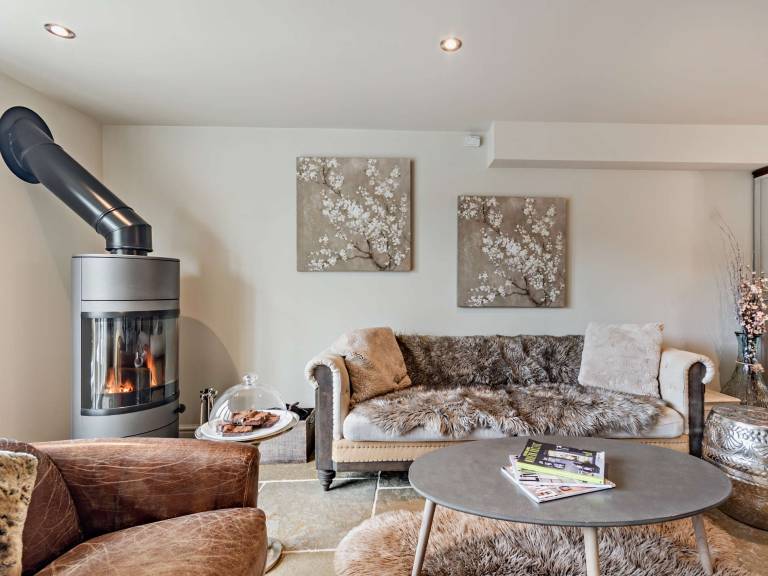 Cottage  Leicester