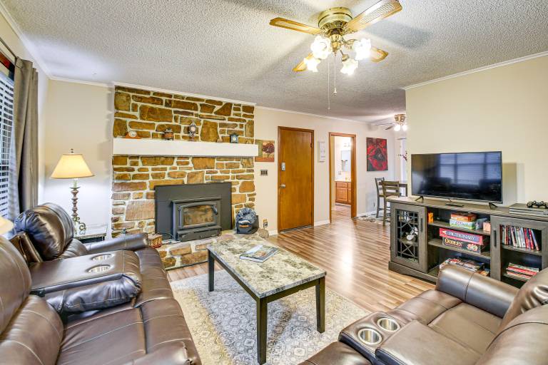 1/2 Mi to DeSoto Lake: Hot Springs Village Home — photo 4