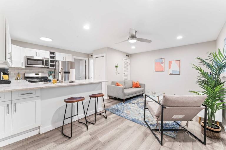 Boho West Downtown 1BR suite w washer&dryer