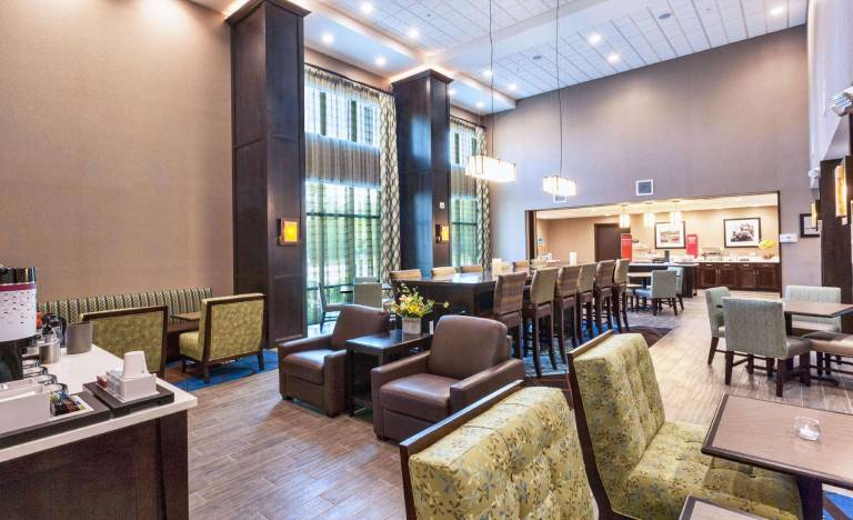 Hampton Inn & Suites Duluth North/Mall Area — photo 5