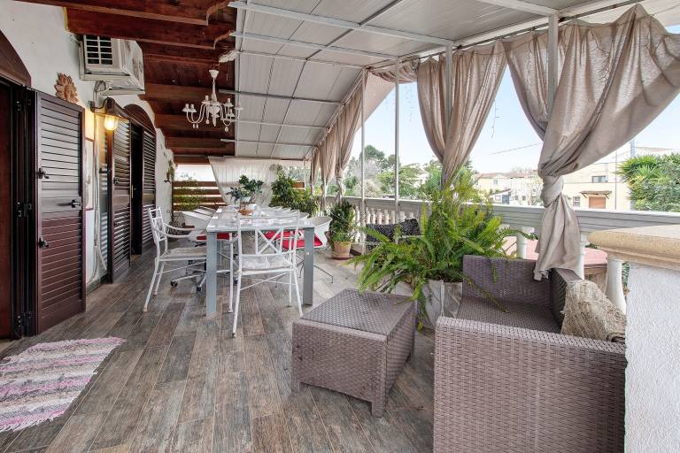 Terrace with Private Terrace, Wi-Fi and Air Conditioning in Andria