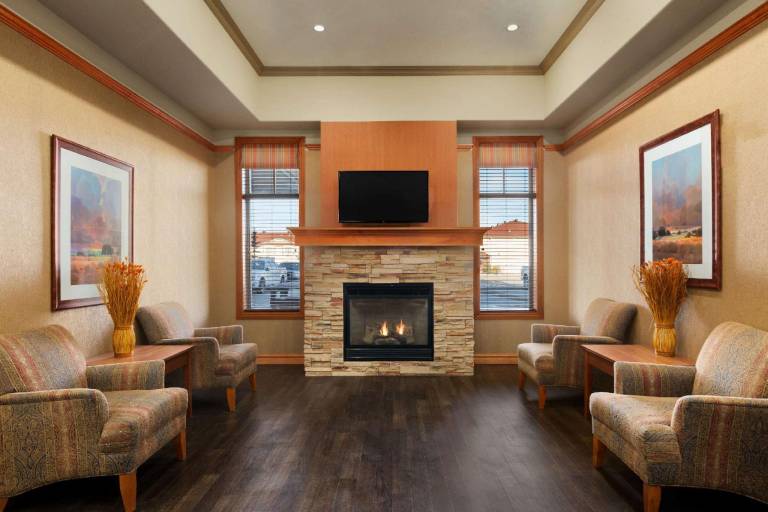 Days Inn & Suites by Wyndham Edmonton Airport — photo 2