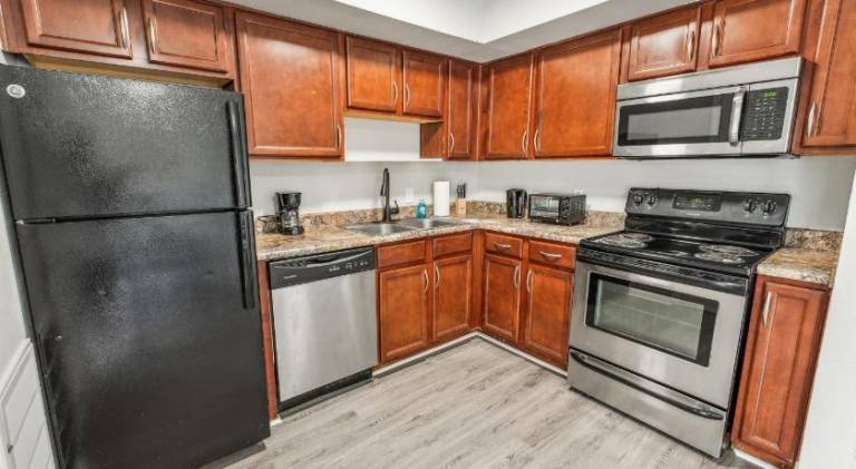 Brentwood D6 I Cozy & Comfy I 2Bd I Free Parking — photo 3