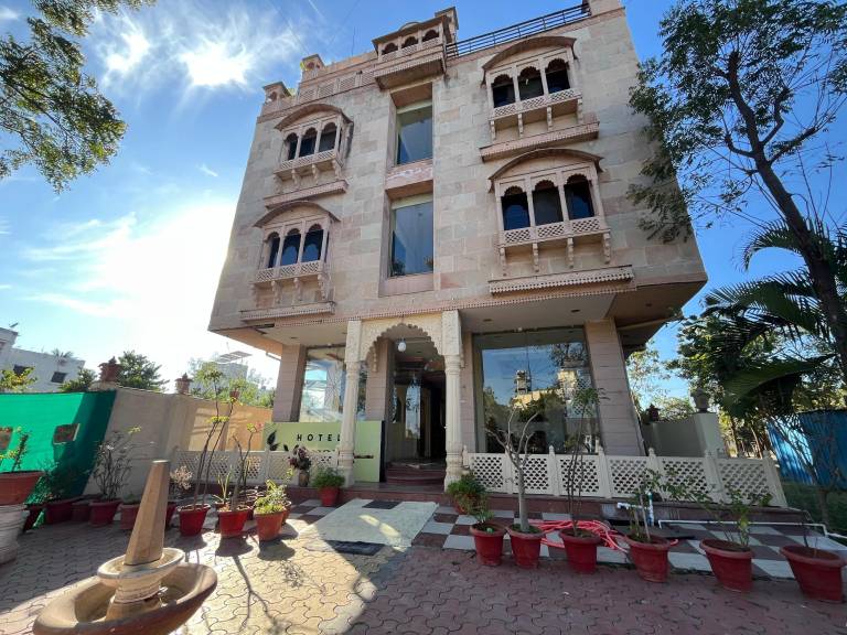 Rental apartment with patio in Rahata