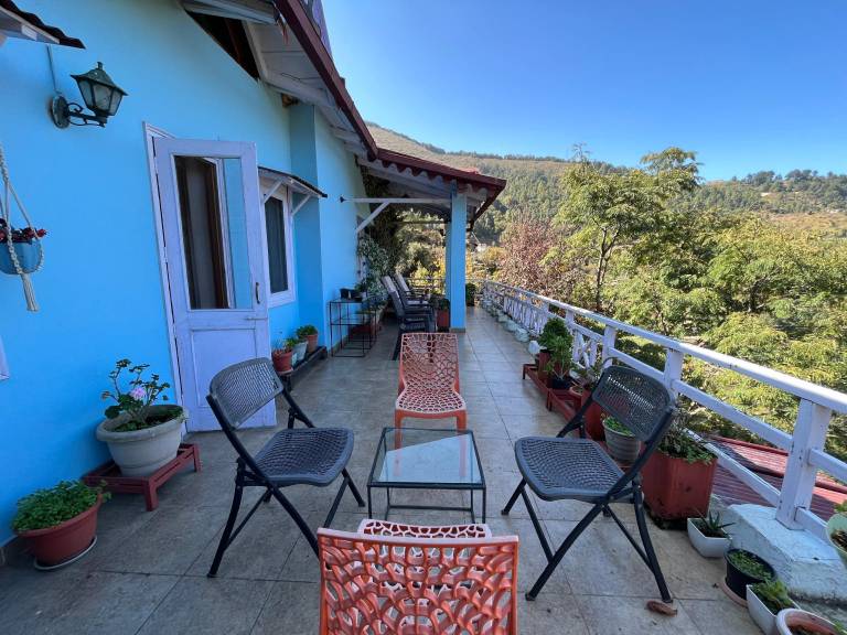House with barbecue & yard — photo 3