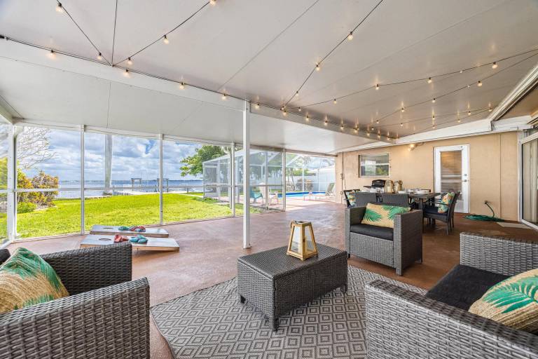 Vacation home with barbecue & private pool — photo 2