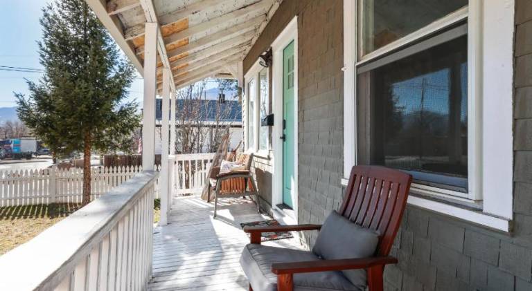 Vacation home with BBQ & heated pool — photo 4