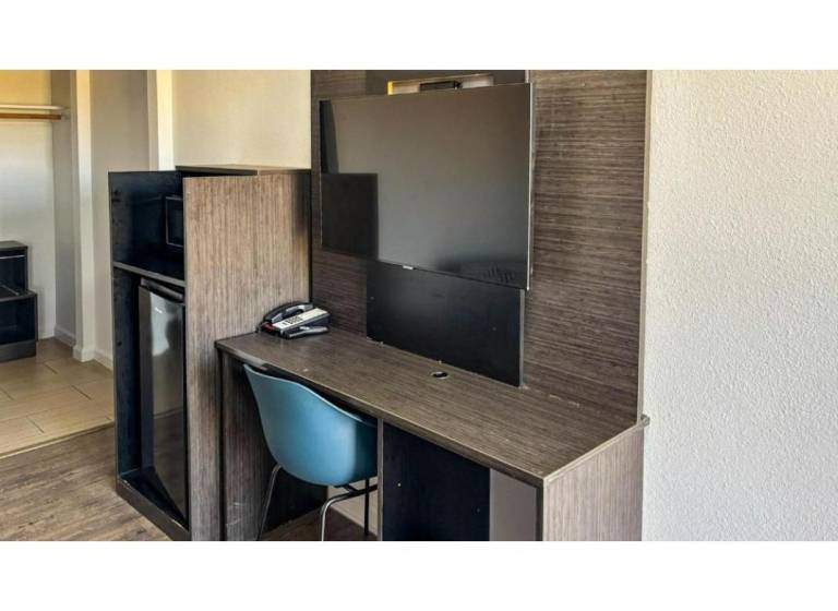 Motel 6 Selma, CA — photo 4
