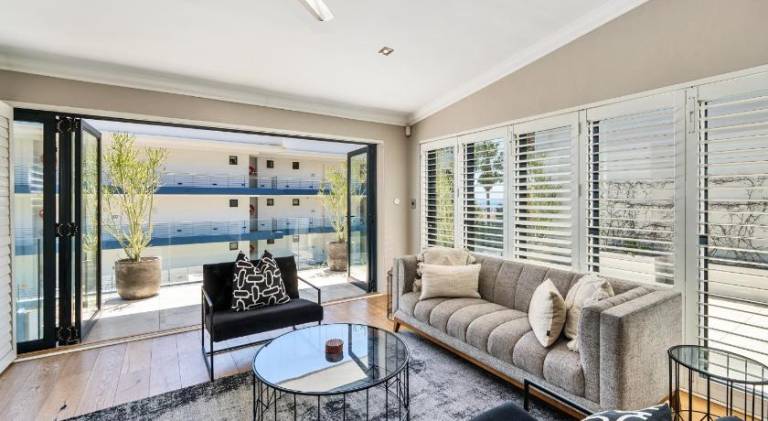 Beautiful villa with pool | Near Sea Point | Dogs allowed — photo 2