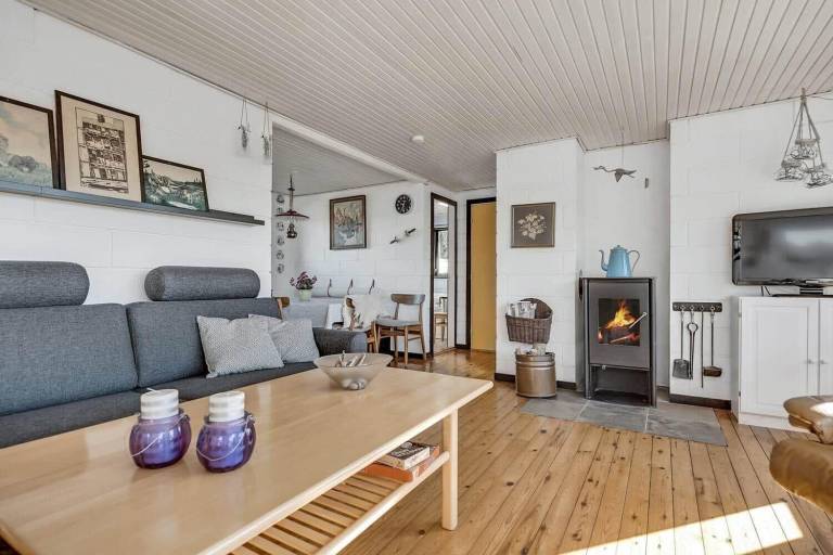 Fully equipped vacation home with BBQ & patio | Pets are welcome — photo 4
