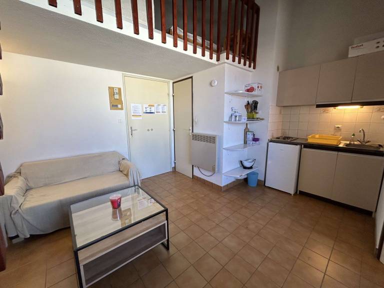 Apartment with pool — photo 5