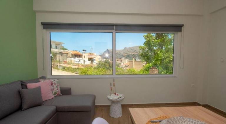 Lovely holiday apartment with yard & terrace | Pets are welcome in Platanias
