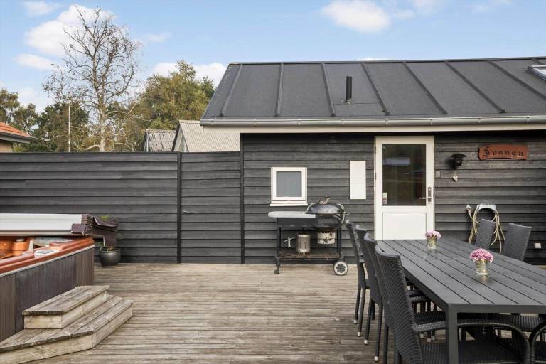 Vacation home with patio, BBQ & sauna — photo 4