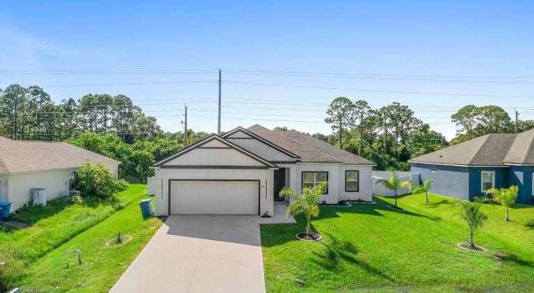 House with 1 room for 8 persons in Palm Bay, FL