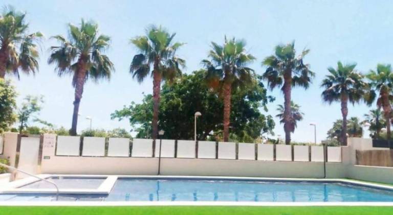 Fully equipped rental apartment with yard, pool & patio | Close to the beach | Pets allowed in Oropesa del Mar