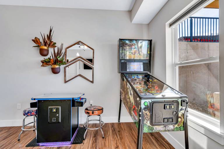 House with pool, hot tub & grill — photo 4