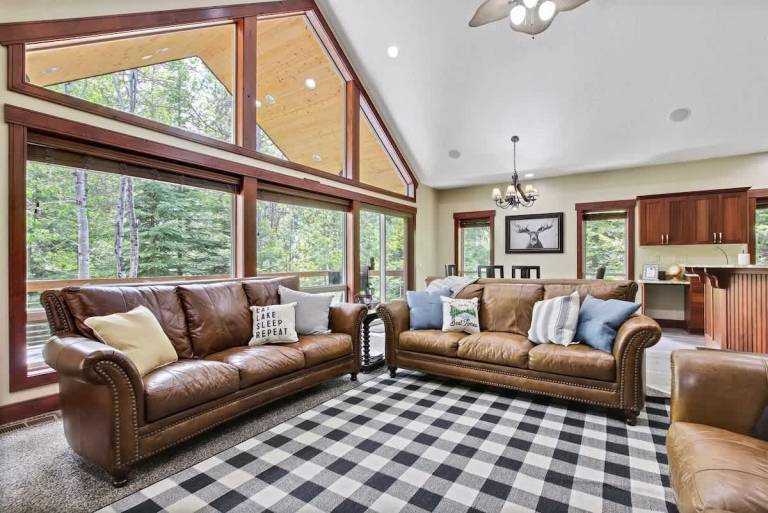 Child-friendly vacation home with hot tub & barbecue | Perfect for remote work | Pets allowed — photo 2