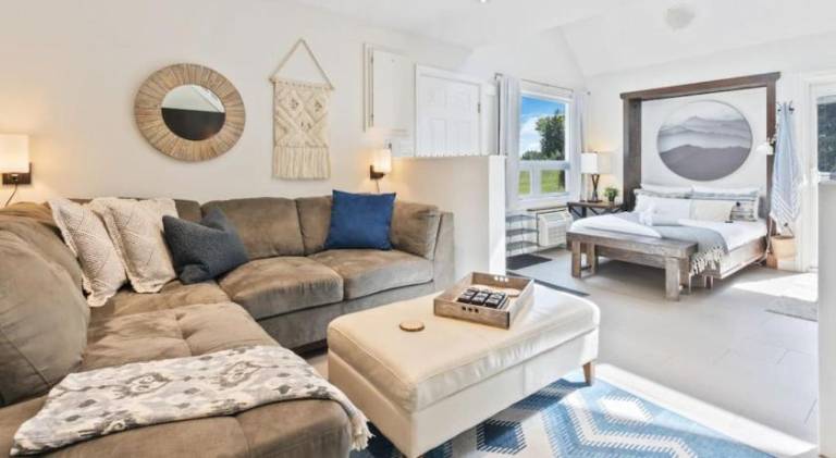 Vacation home with pool & hot tub | Close to the ski | Pets are welcome in The Blue Mountains, ON