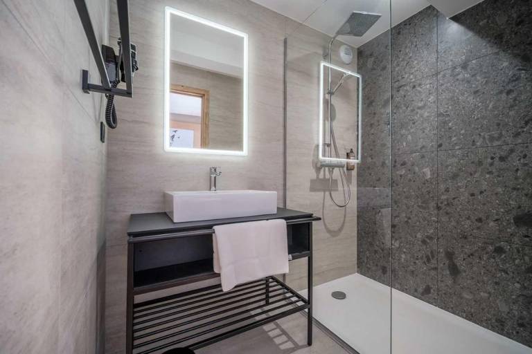 Wifi, resort center, swimming pool, sauna, hammam, balcony, tv, ski locker, 97m², Tignes — photo 3