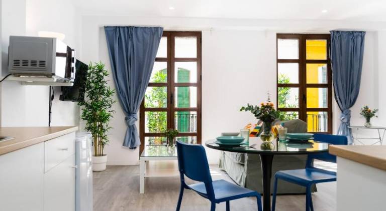 Holiday apartment with patio | Near Seville Cathedral — photo 2