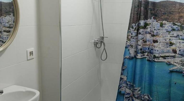 Vacation home with pool — photo 2