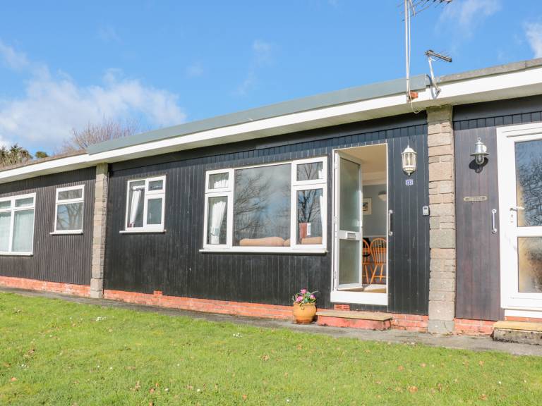 Child-friendly cottage with terrace | Beach view | Pets are welcome — photo 3