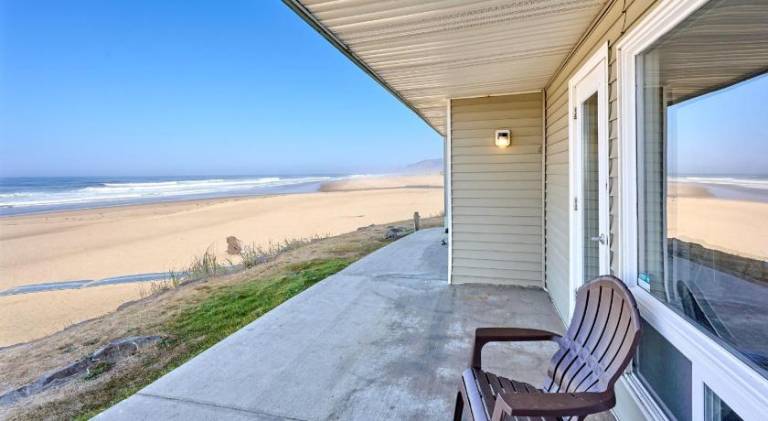Vacation home with pool — photo 4