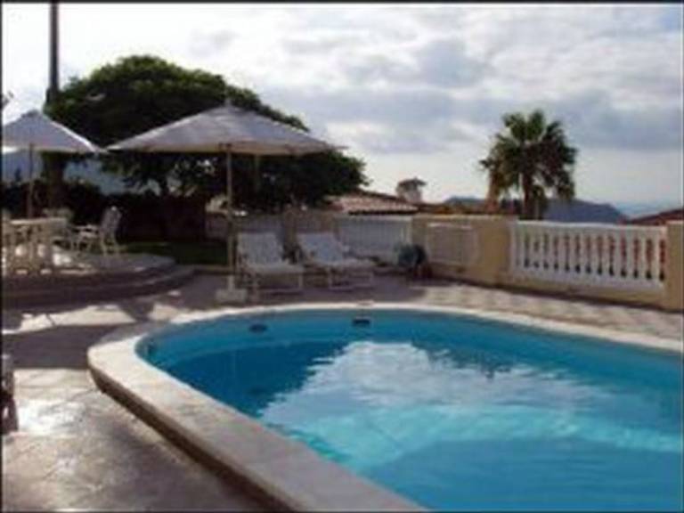 Vacation home with barbecue, private pool & patio — photo 2