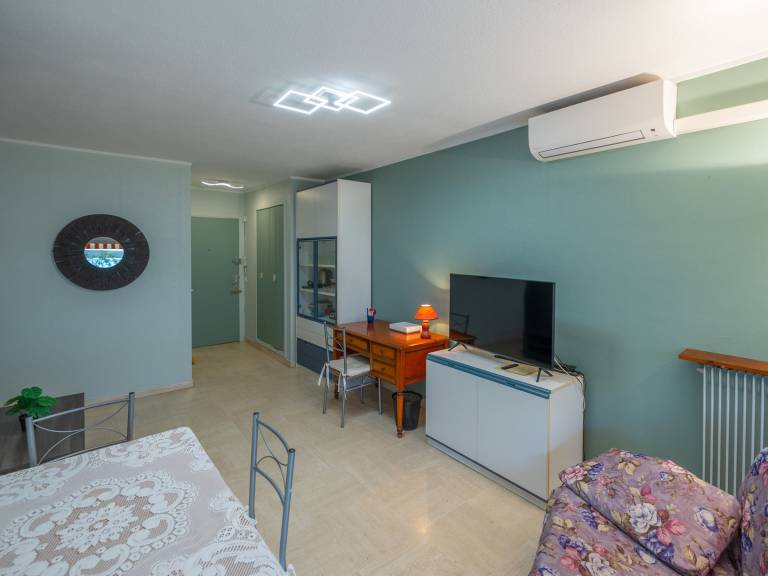 Studio with 1 room for 3 persons — photo 4