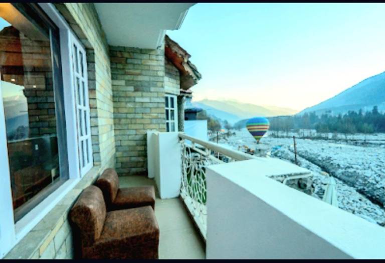 Villa Riverine Cafe & Riverview Residences in Manali