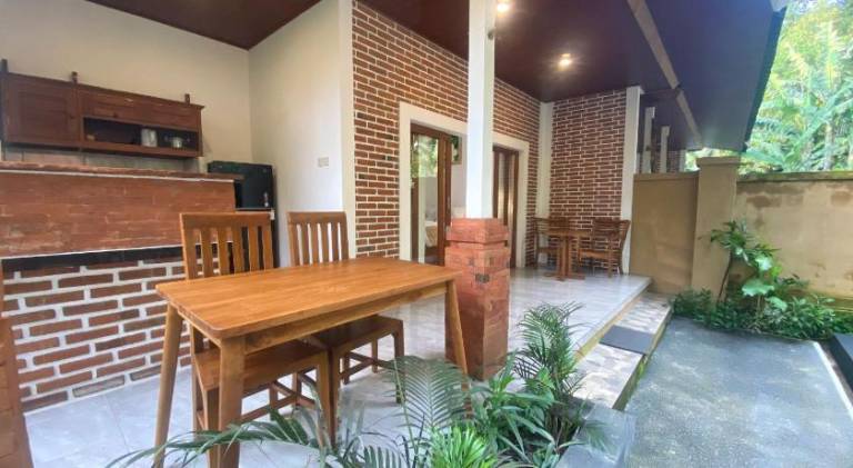 Villa with pool — photo 5