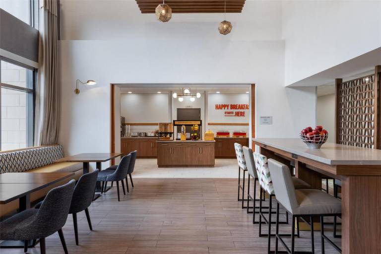 Hampton Inn and Suites by Hilton Windsor — photo 3