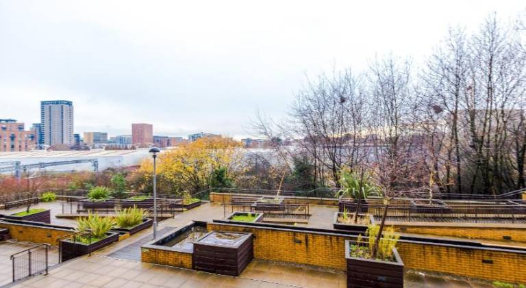 The Salford Luxe Apt - Chic & Modern 2-Bed Living - Business or Work-Friendly Stay by Parydise Prope — photo 5