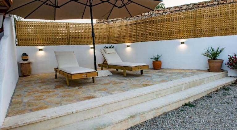 Pleasant villa with barbeque, yard & terrace | Pet-friendly — photo 2