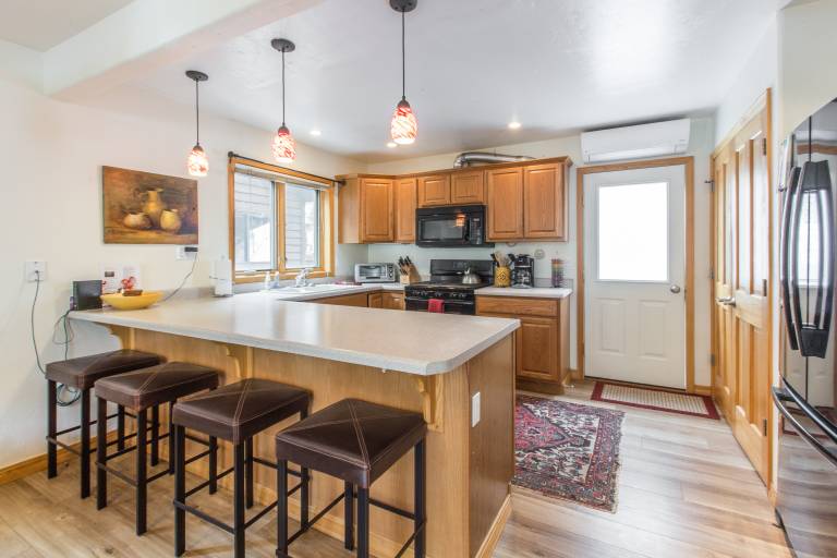 Condo with BBQ | Mountain view — photo 5