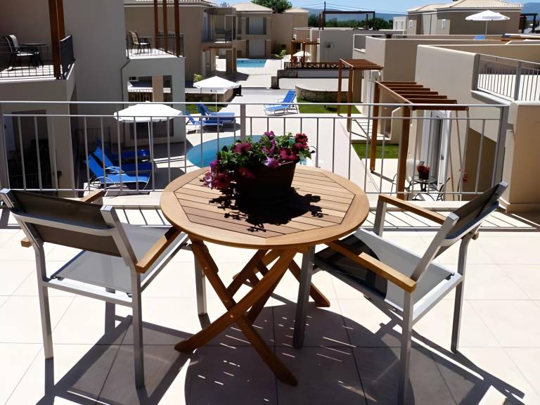 Villa with garden, terrace & pool — photo 5