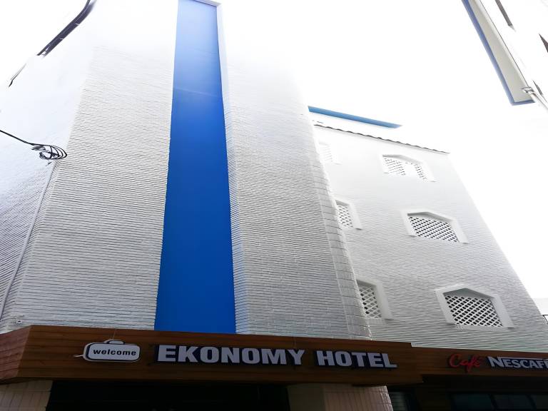 Ekonomy Hotel Gumi