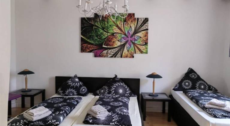Serviced apartment with patio & yard — photo 3