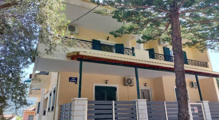 Charming rental apartment with patio & yard | Close to the beach | Perfect for remote work | Pet-friendly — photo 2