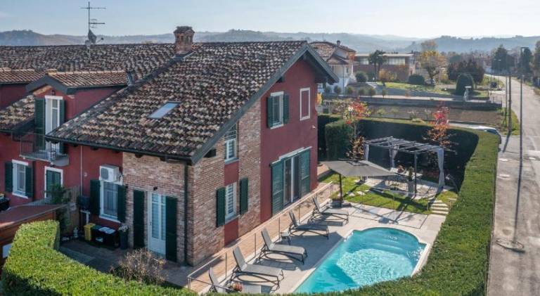 Villa with pool in Neive