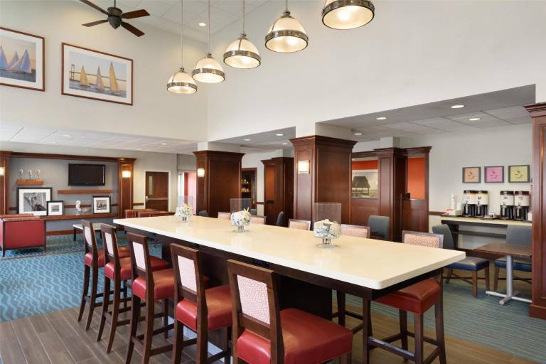Hampton Inn & Suites Newport/Middletown — photo 3