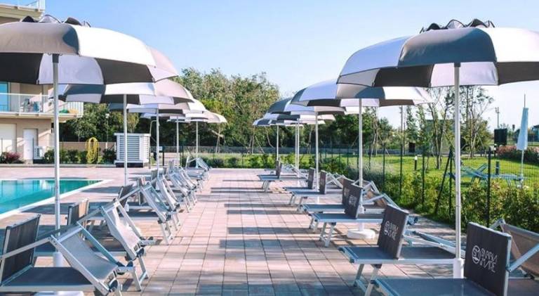 Lovely serviced apartment with private pool, patio & garden | Next to the beach | Pets allowed in Rovigo