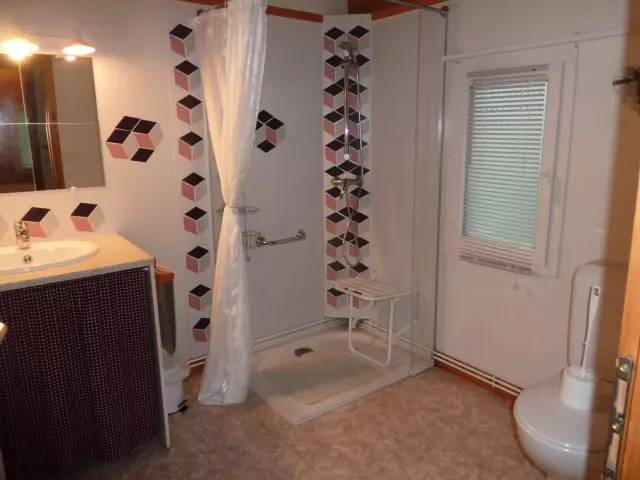 Wonderful chalet with grill, terrace & heated pool | Dogs allowed — photo 4