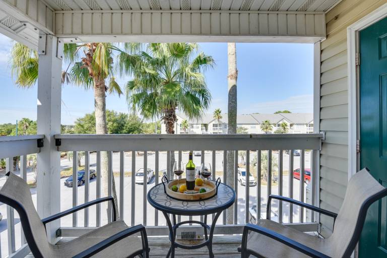 Winter Getaway: Destin Condo by Golf & Dining — photo 2
